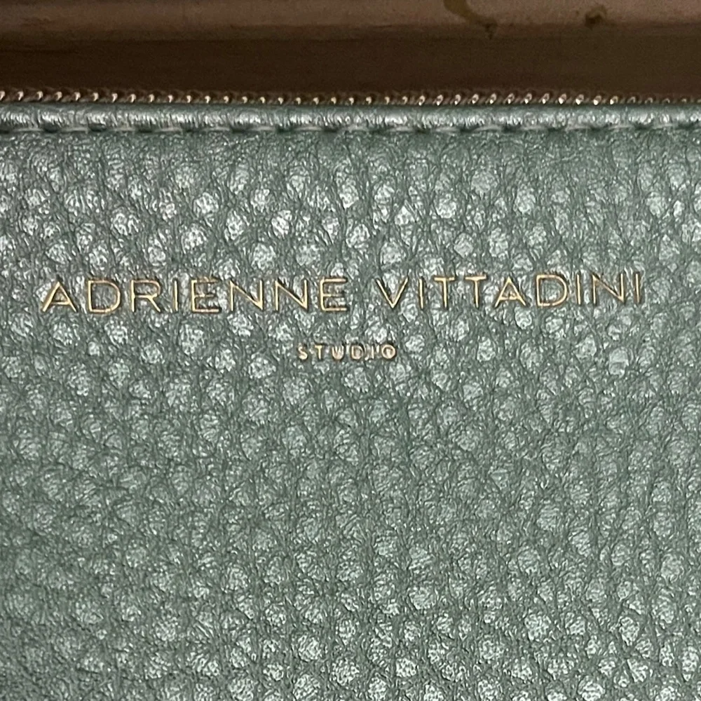 ADRIENNE VITTADINI NWT Ice Blue Pebble Charging Wallet w/Detachable Strap